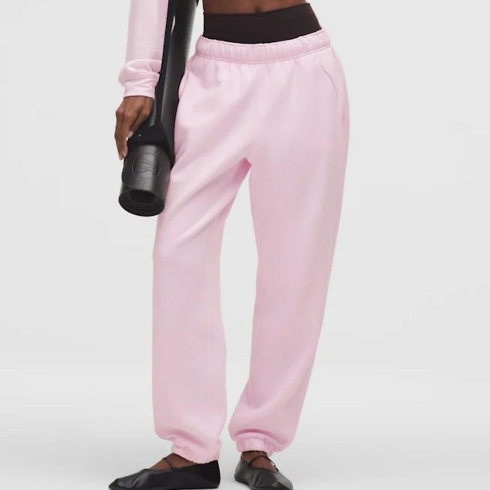 NWT lululemon scuba sweatpants